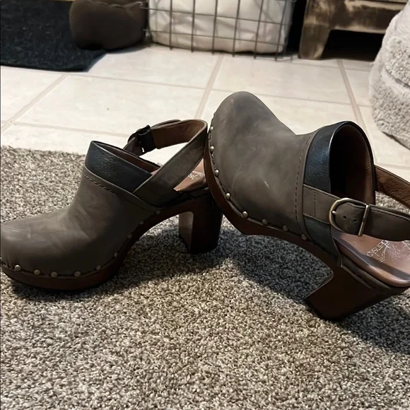 Dansko Gray/taupe Leather Women's Clogs 38 - Picture 2 of 9